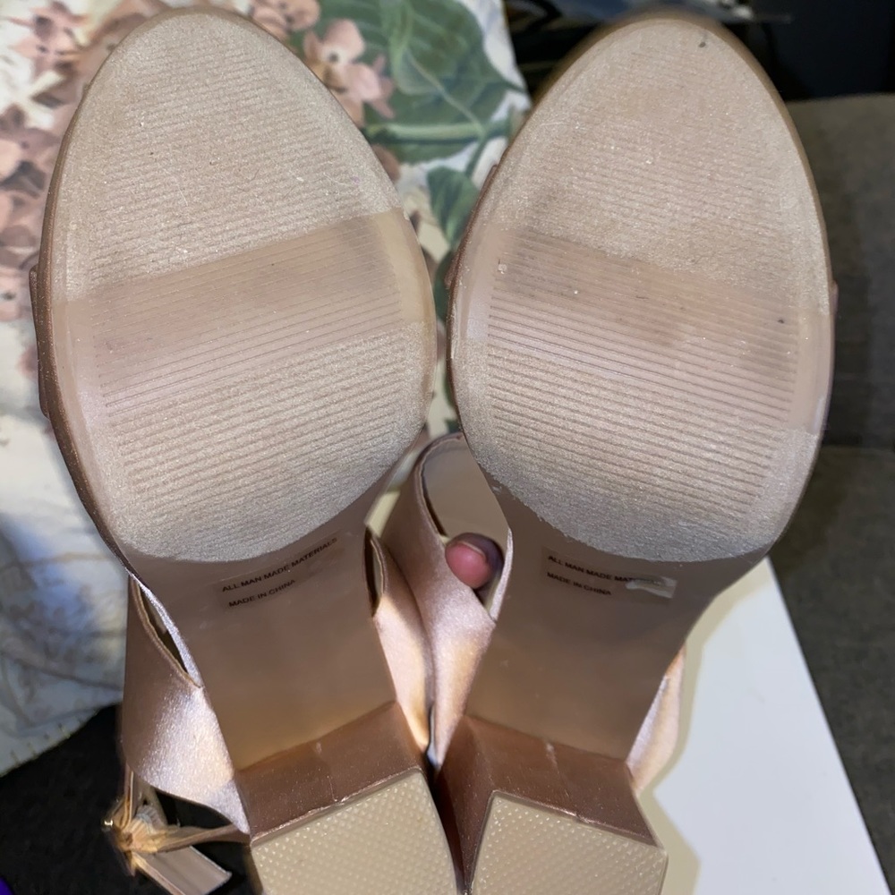 Heels - Picture 4 of 4